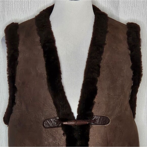 Vintage Chocolate Brown Sheepskin Sheared Lining Toggle Button New Zealand Vest - Picture 2 of 10